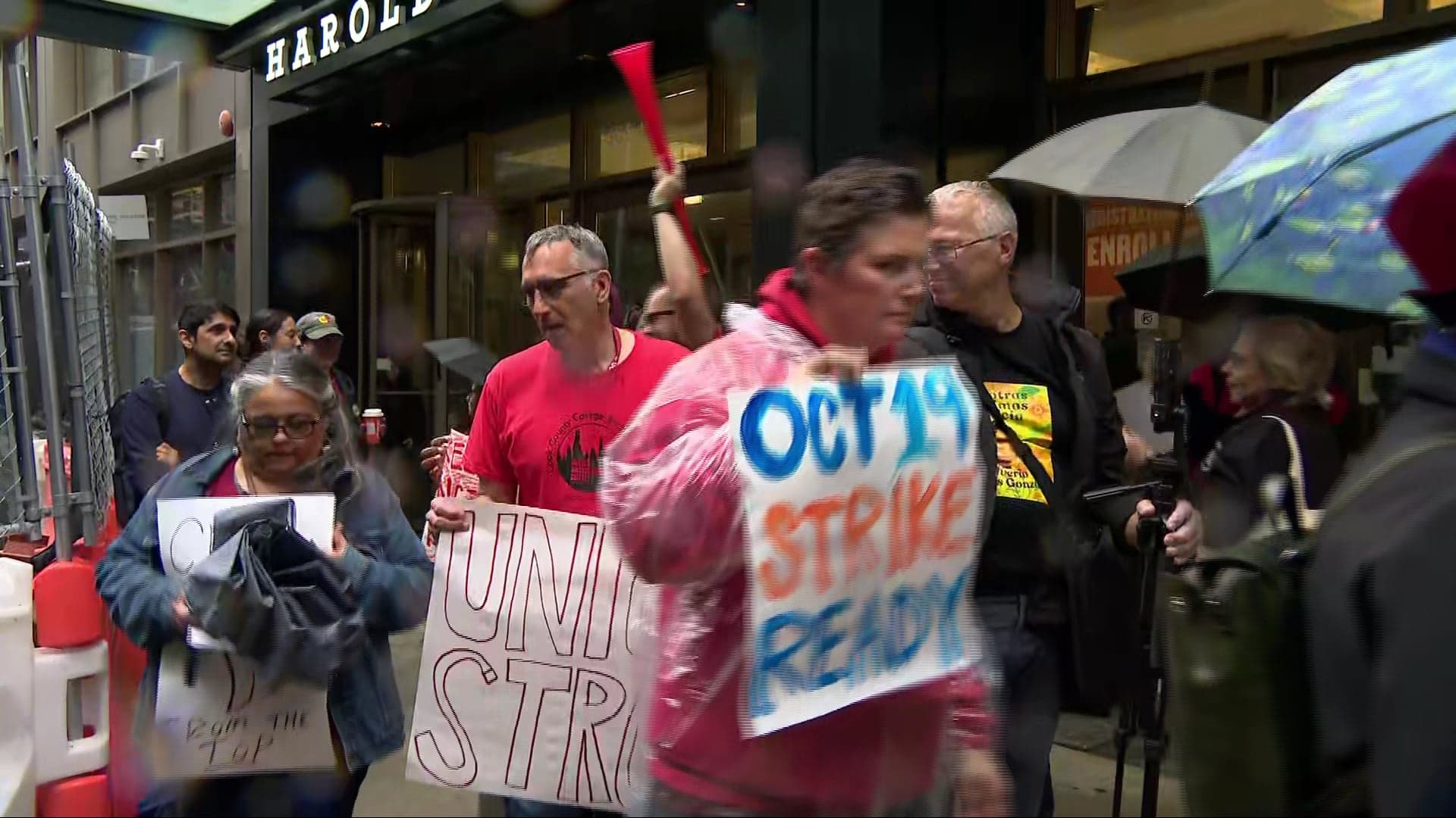 City Colleges of Chicago staff set Oct. 19 strike date after 96% vote to authorize work stoppage