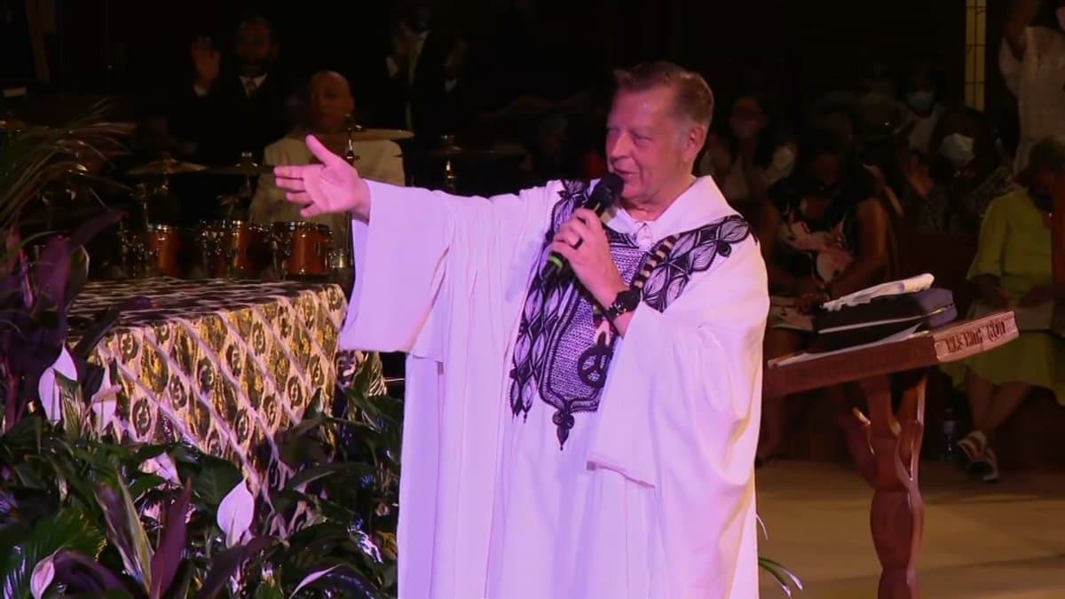 Father Michael Pfleger Steps Aside from St. Sabina Amid New Sex Abuse Allegation