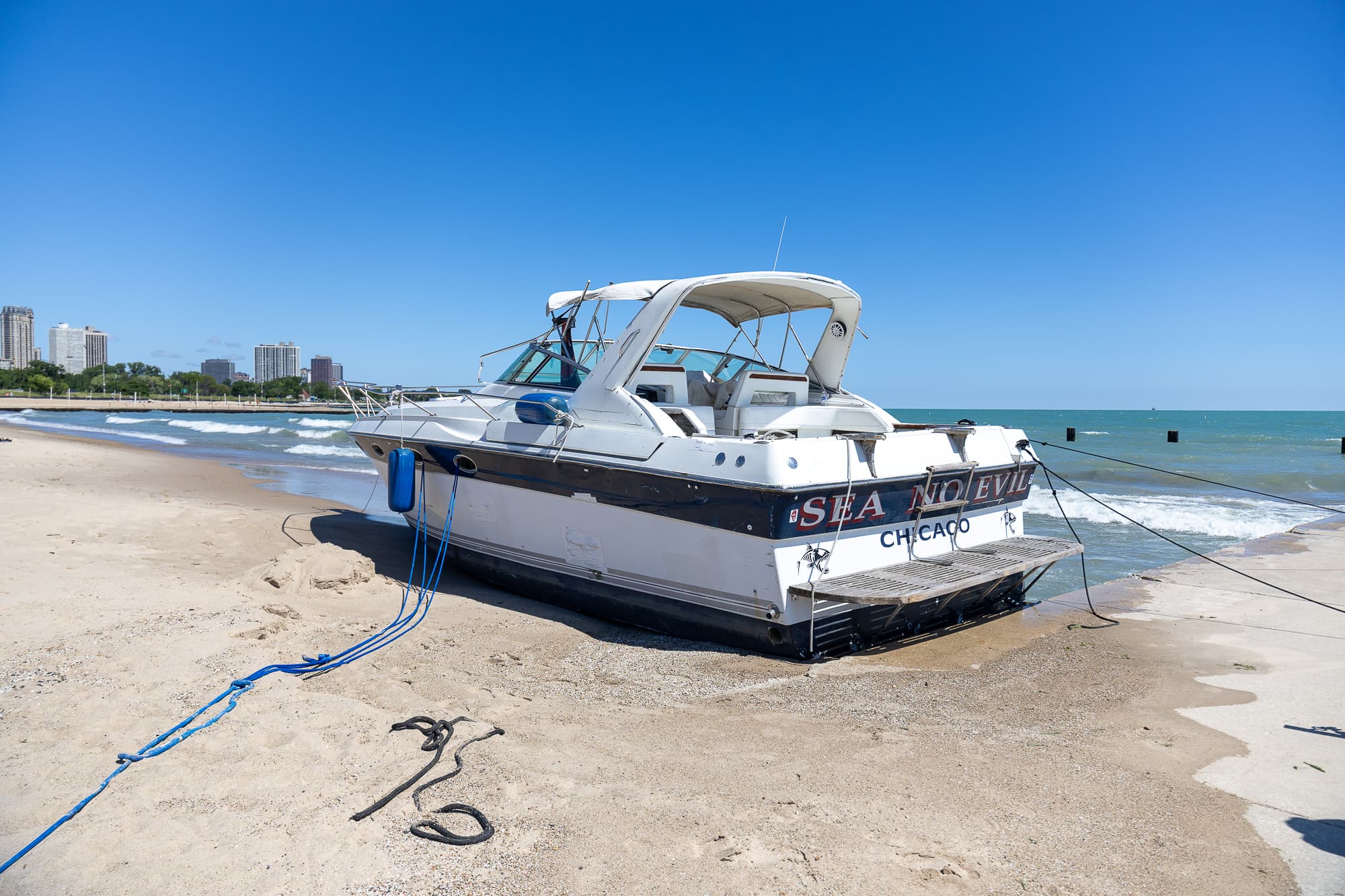 Chicagoans Try to Free Boat Beached at North Avenue Beach, Come Up Empty