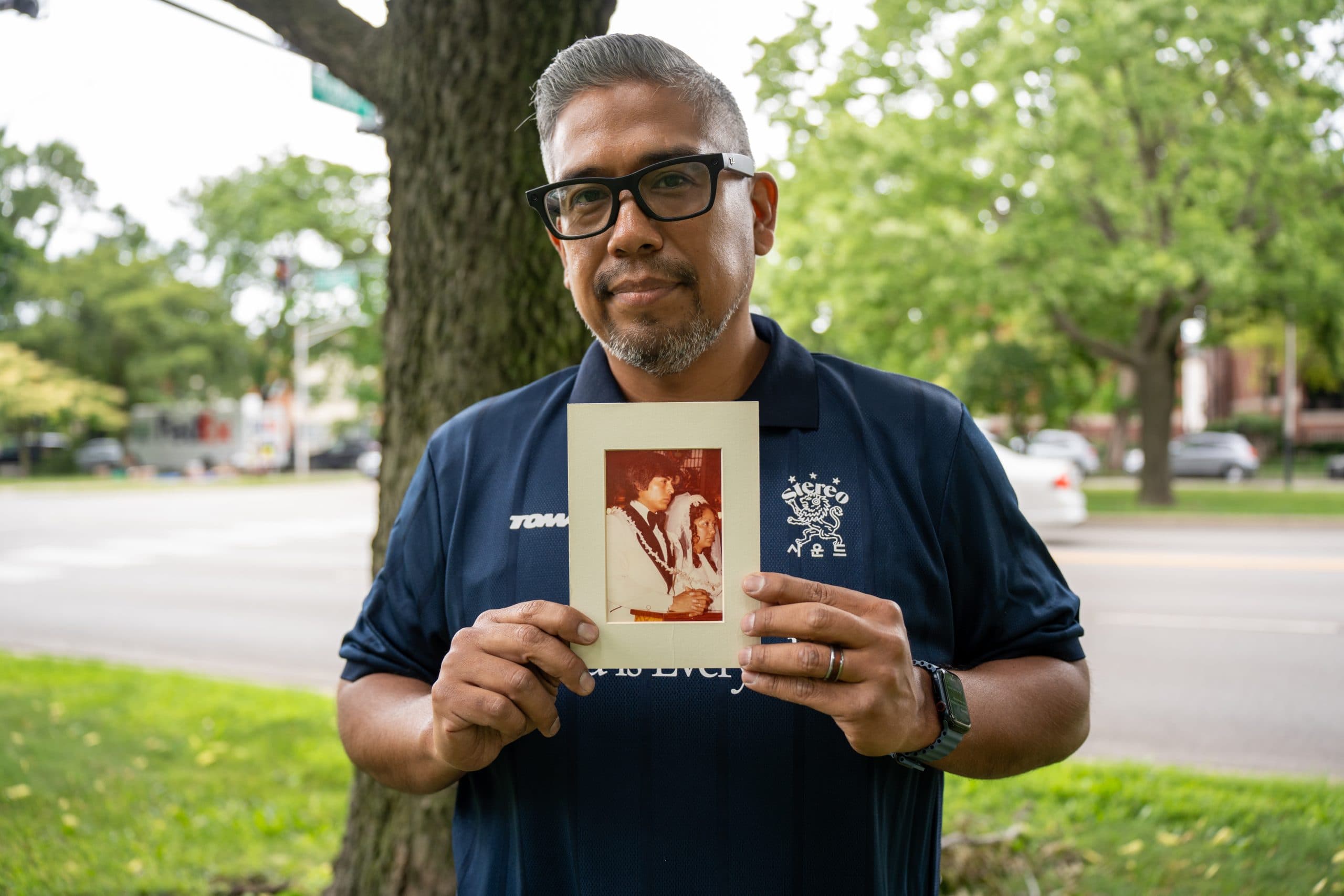 Nuestro Chicago Archives Wants Your Old Family Photos To Save Chicago's Latino History