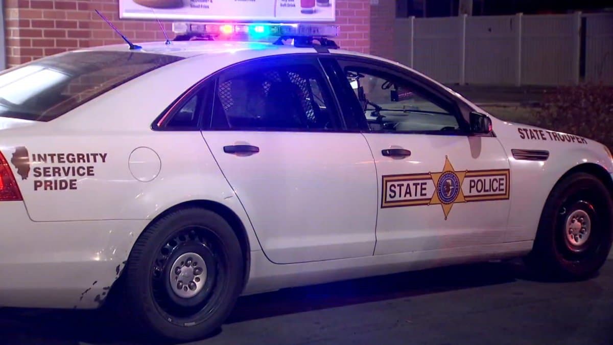 Gunfire on Dan Ryan Expressway Shatters CTA Red Line Window, Injuring Rider