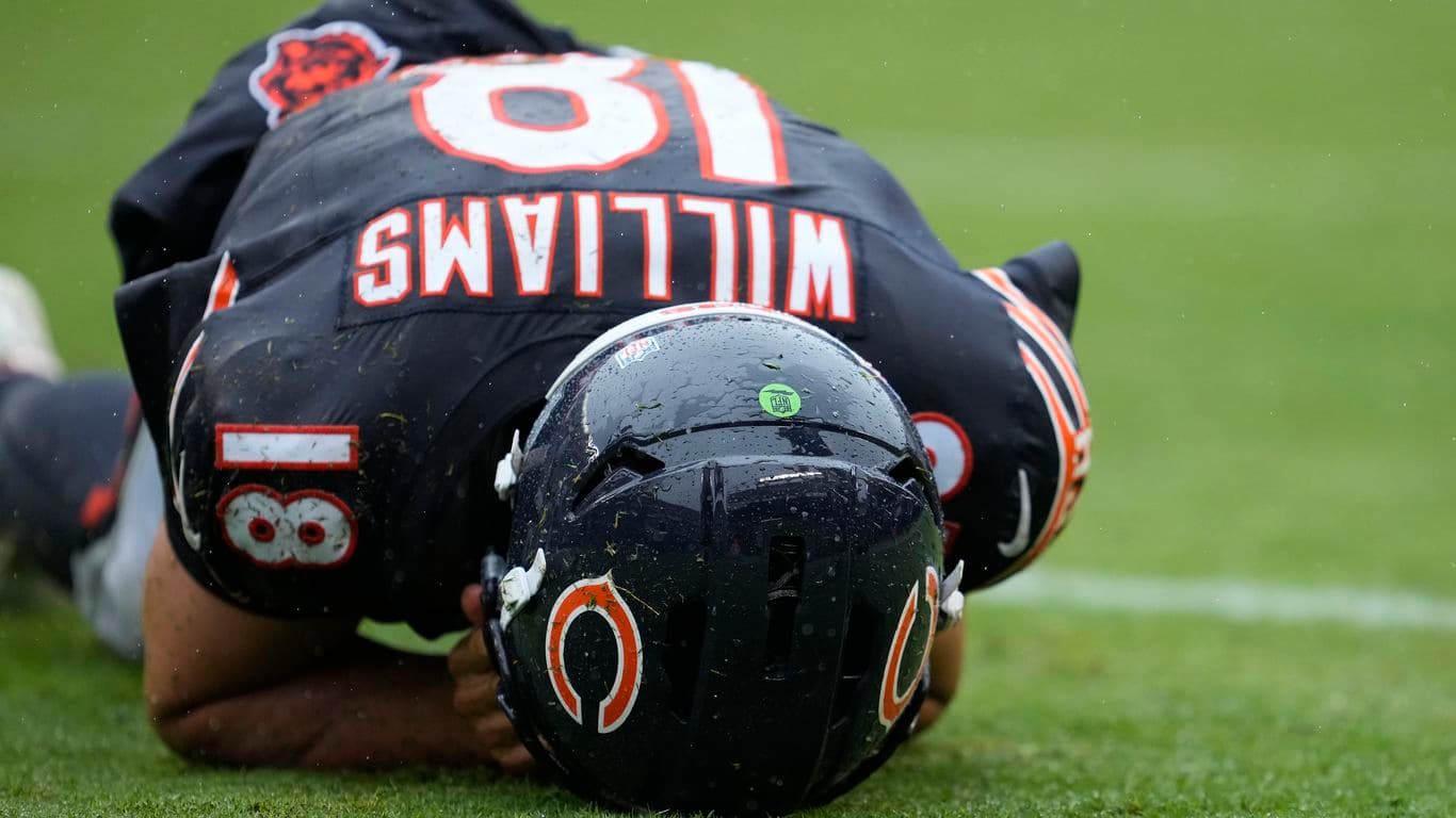 Bears QB Caleb Williams injured right hamstring in 9-3 loss to Vikings at Soldier Field