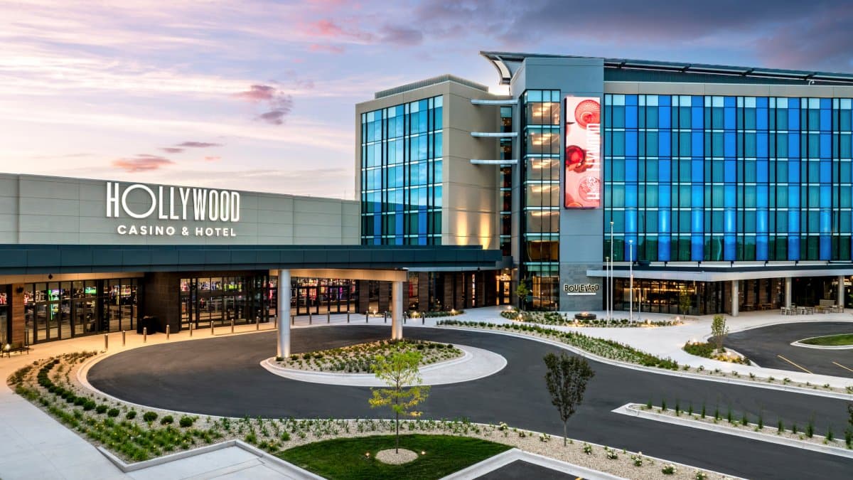 $360 Million Hollywood Casino Aurora Opens Wednesday with Hotel, Spa, and Celebrity Restaurants