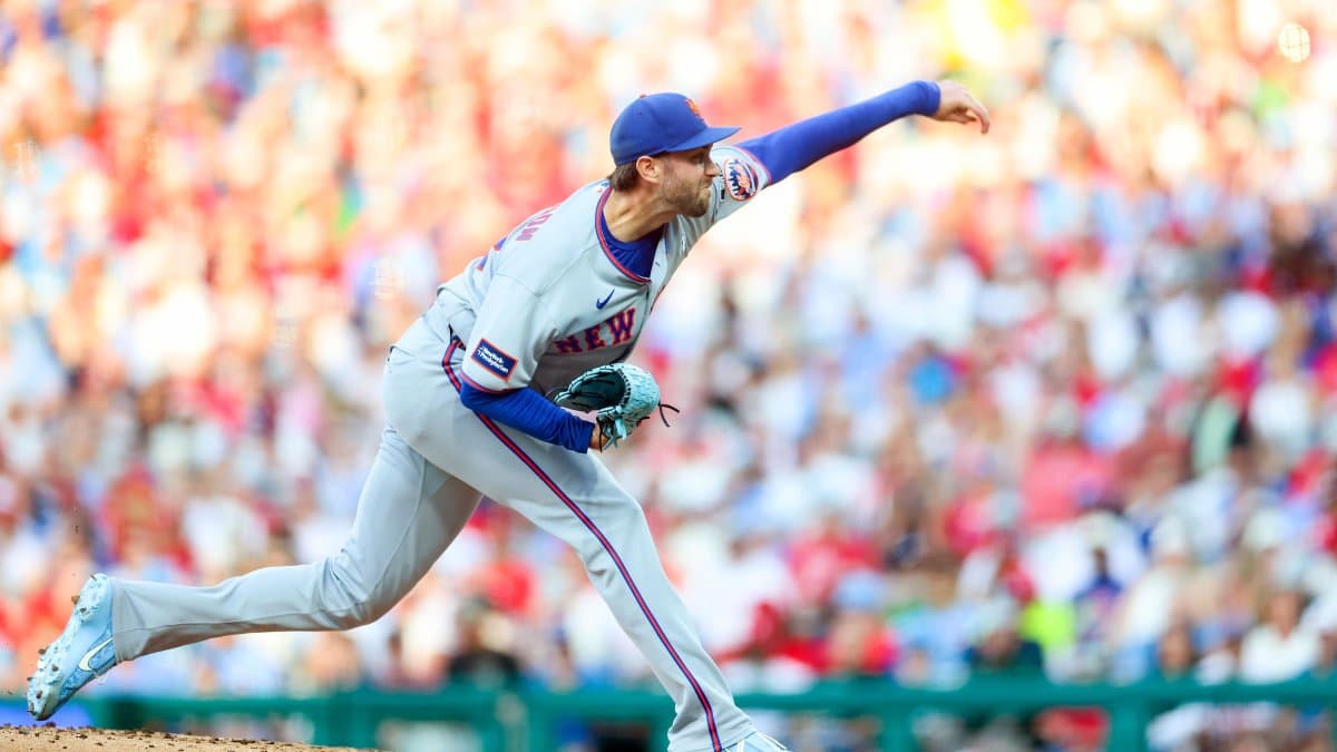 Cubs Patch Battered Rotation by Acquiring Left-Hander David Peterson from Mets