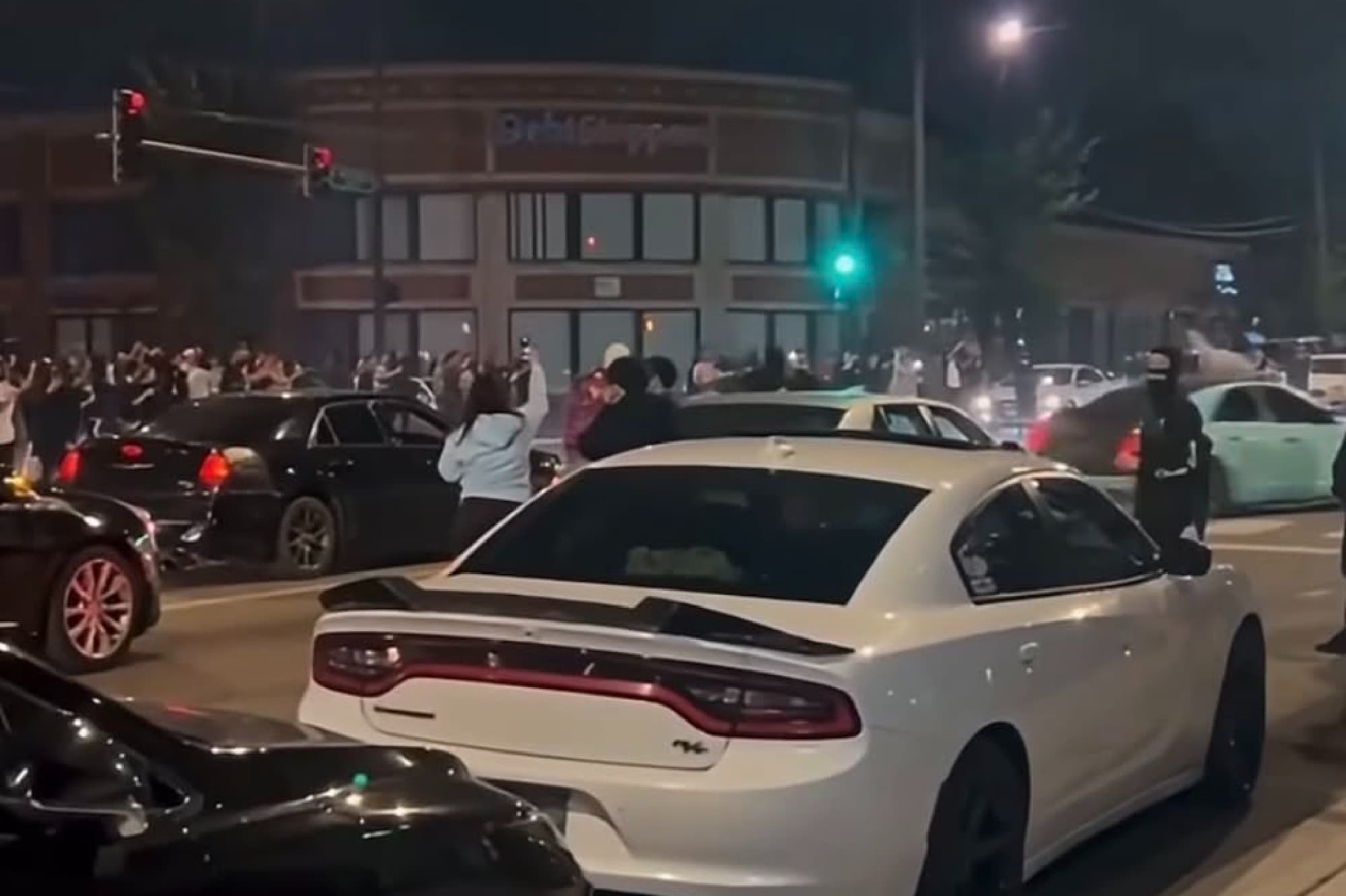 Drifting Caravan Shuts Down 111th and Western in Morgan Park, Police Investigate