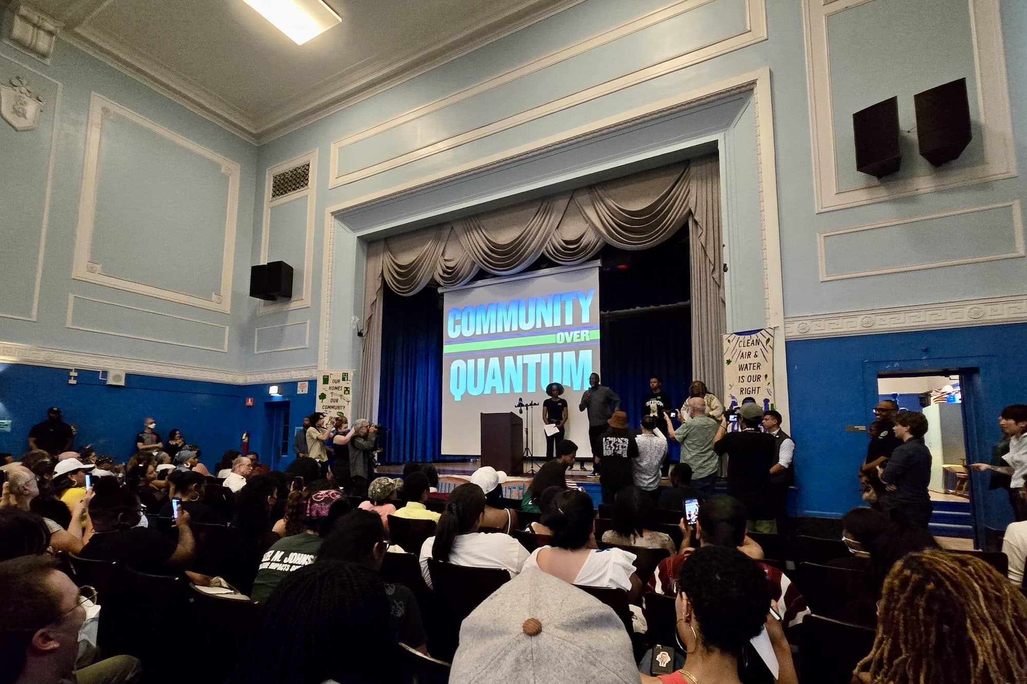 South Chicago Residents Boo Mayor Johnson Over $9 Billion Quantum Campus Support